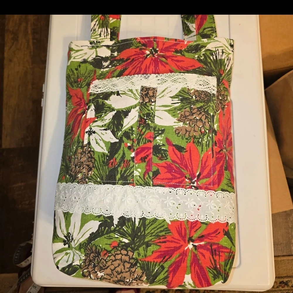 Handmade Purse With Vintage Christmas Fabric.